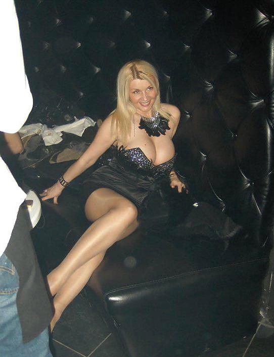 14P Perfect Blonde MILF