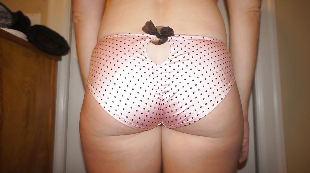 11P Perfect Ass Pix of Sexy Wife
