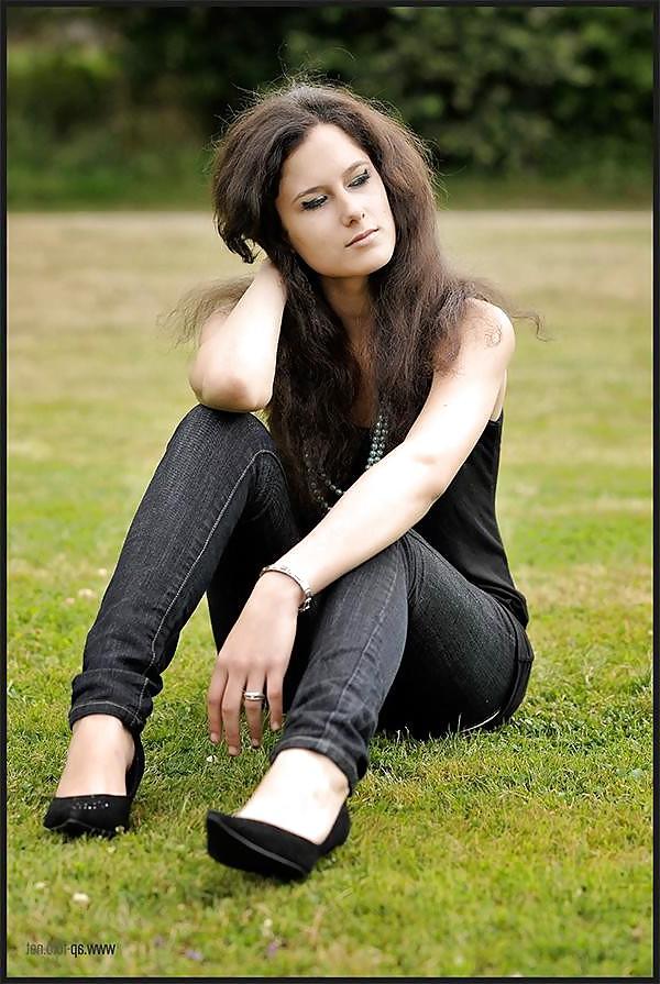19P Shoes and feet i'd love to spunk over