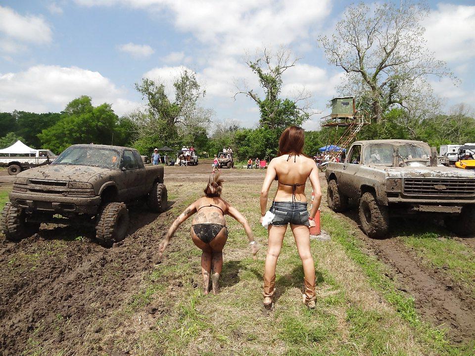 25P Hot country girls!