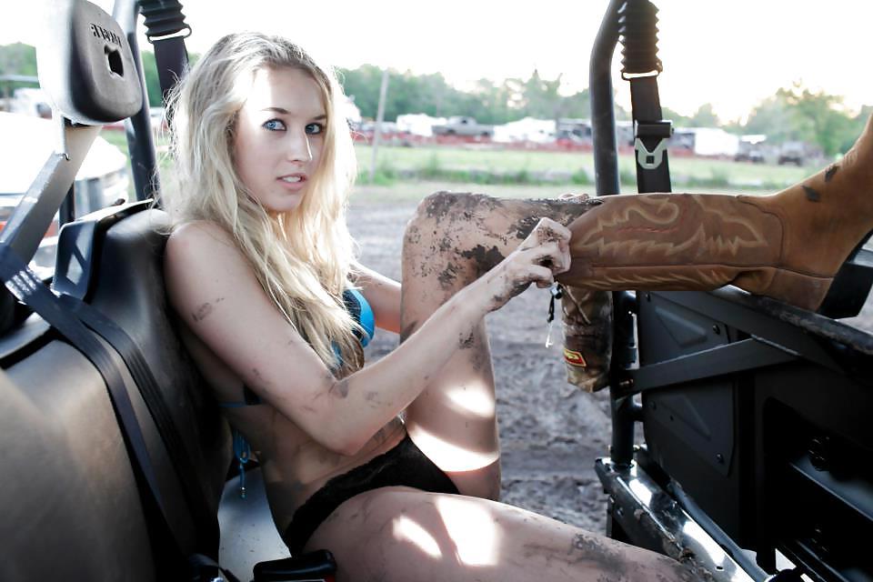 25P Hot country girls!
