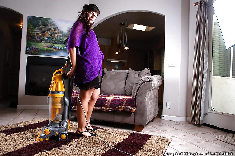 15P Sexy housewife Andie