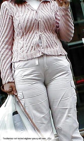 24P Fotze frisst Hose - cameltoe