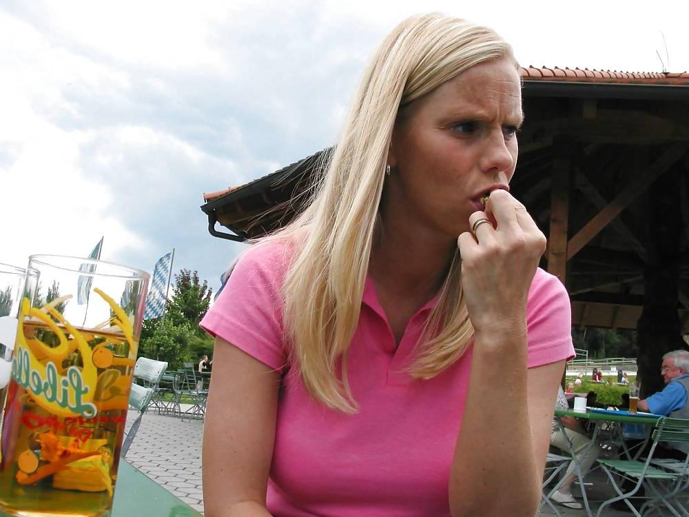 20P Amateur hot blond cougar