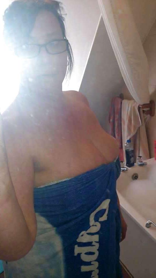 18P Kim a mature busty cock lover cum over her