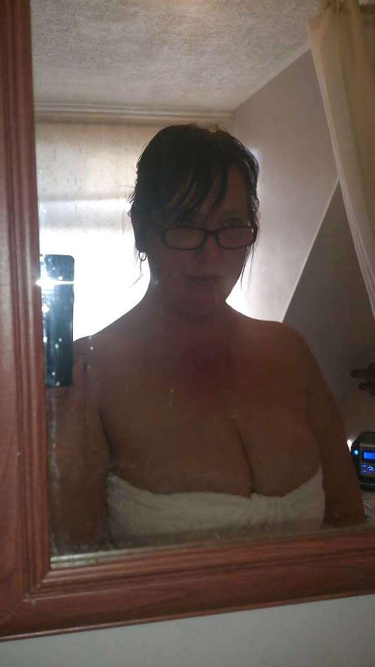 18P Kim a mature busty cock lover cum over her