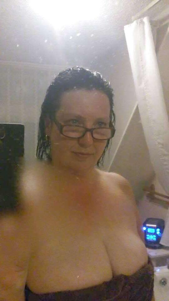 18P Kim a mature busty cock lover cum over her