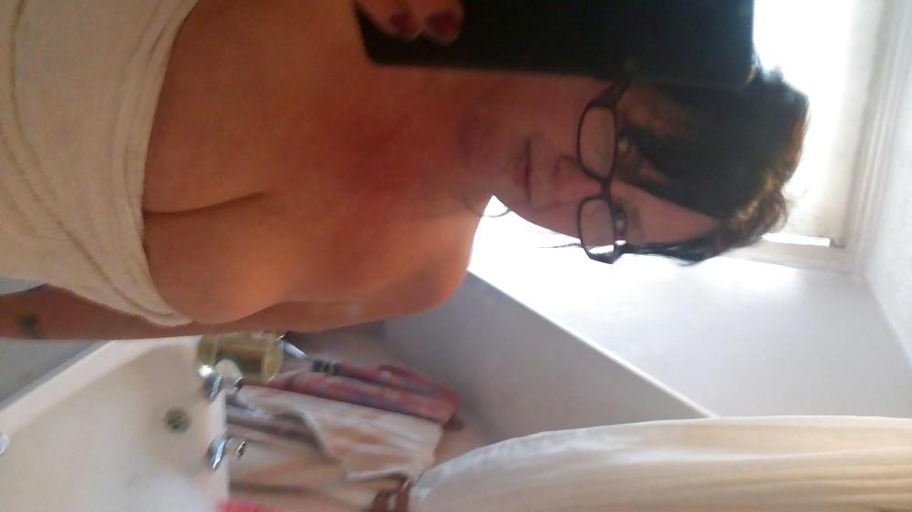 18P Kim a mature busty cock lover cum over her