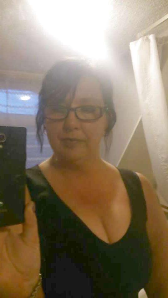 18P Kim a mature busty cock lover cum over her