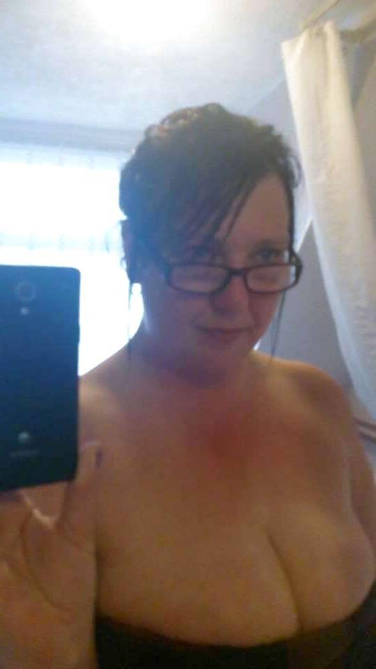 18P Kim a mature busty cock lover cum over her