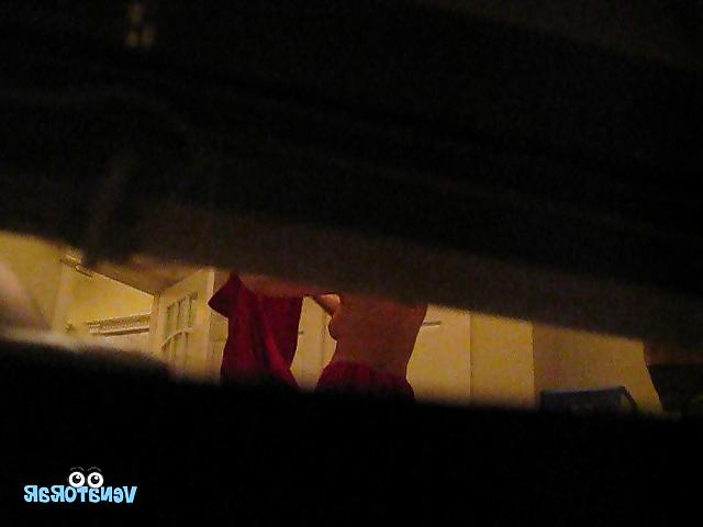 15P Espiando por la ventana