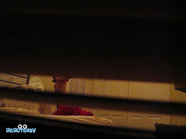 15P Espiando por la ventana