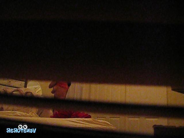 15P Espiando por la ventana