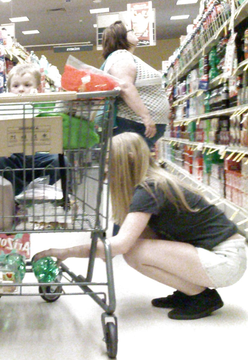 23P Voyeur Pics 11 - More Mall Chicks