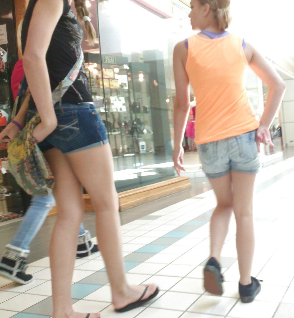 23P Voyeur Pics 11 - More Mall Chicks