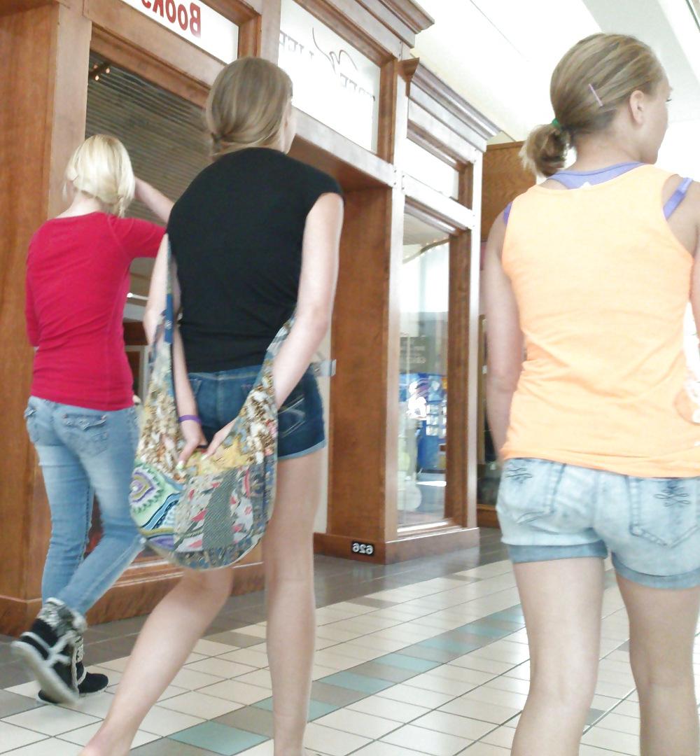 23P Voyeur Pics 11 - More Mall Chicks