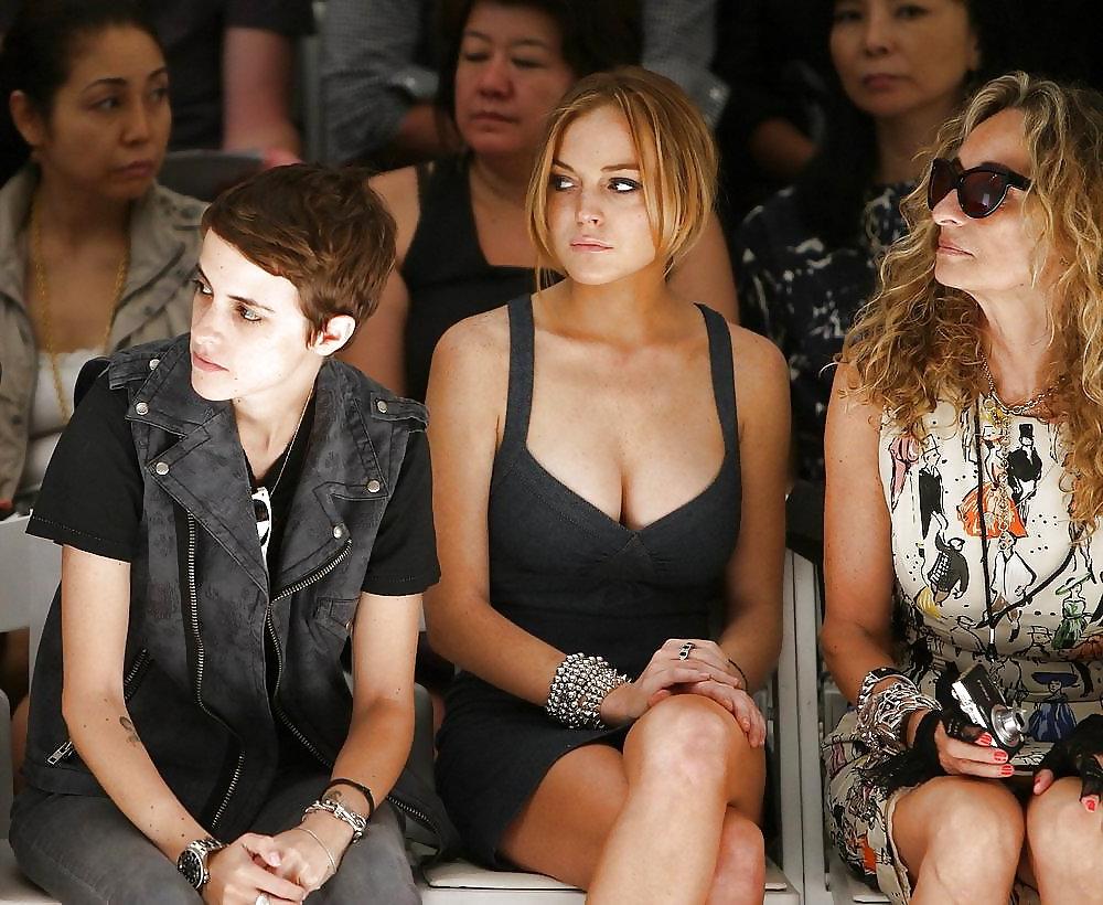 25P Lindsey Lohan enjoying wanking over this horny slut :)