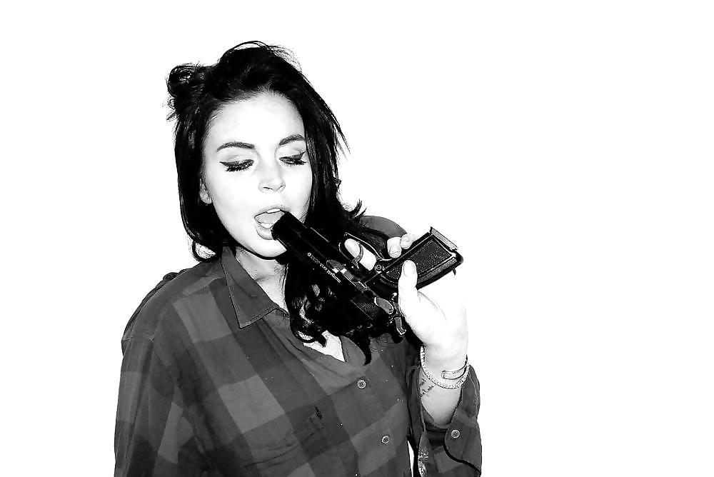 25P Lindsey Lohan enjoying wanking over this horny slut :)
