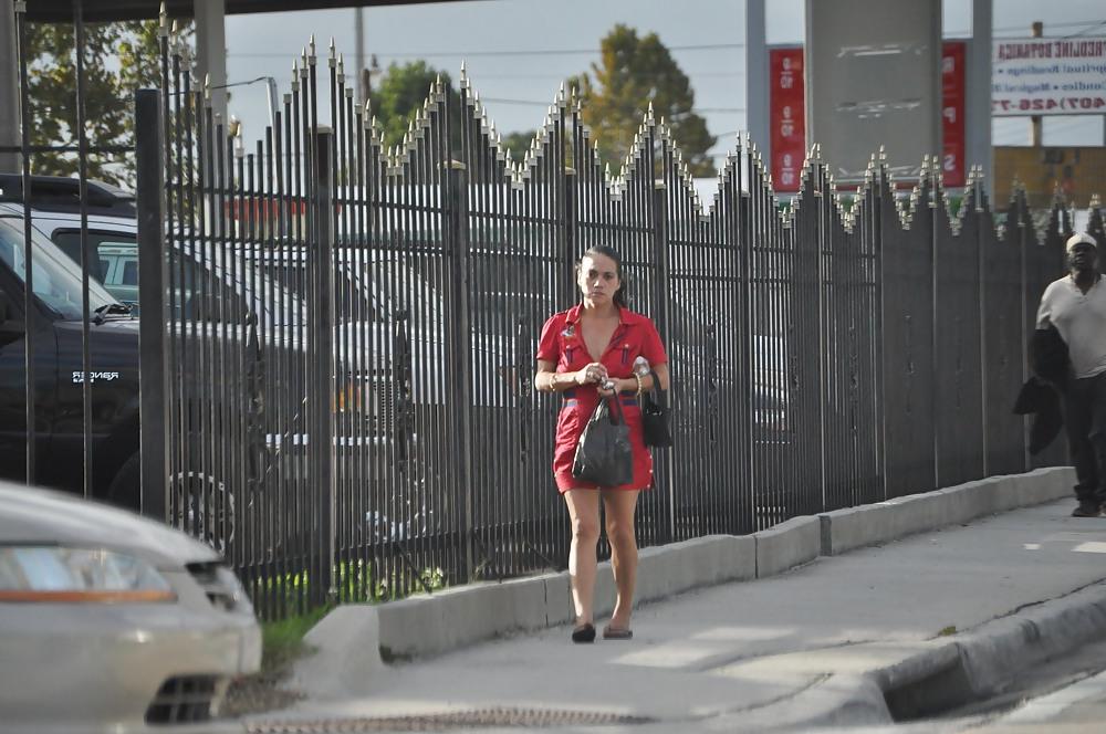 4P Hooker Walking