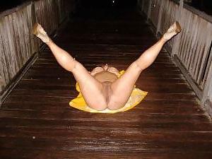11P Brunette cougar with naughty pix