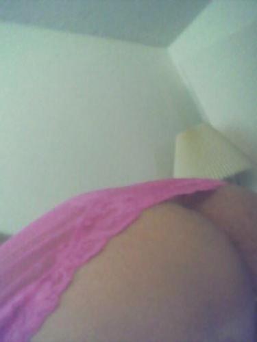 11P Brunette cougar with naughty pix
