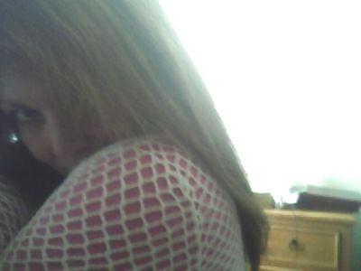 11P Brunette cougar with naughty pix