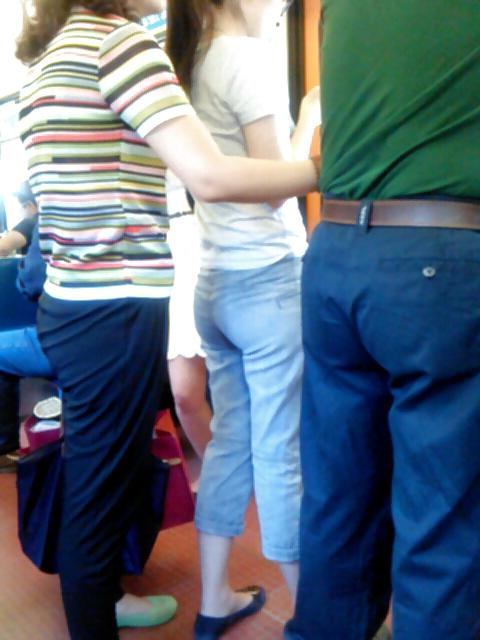 25P Voyeur Candid - More transit beauties