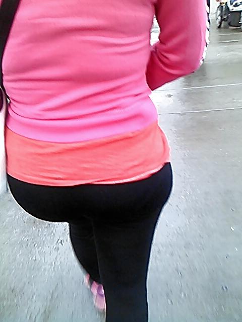 25P Voyeur Candid - More transit beauties