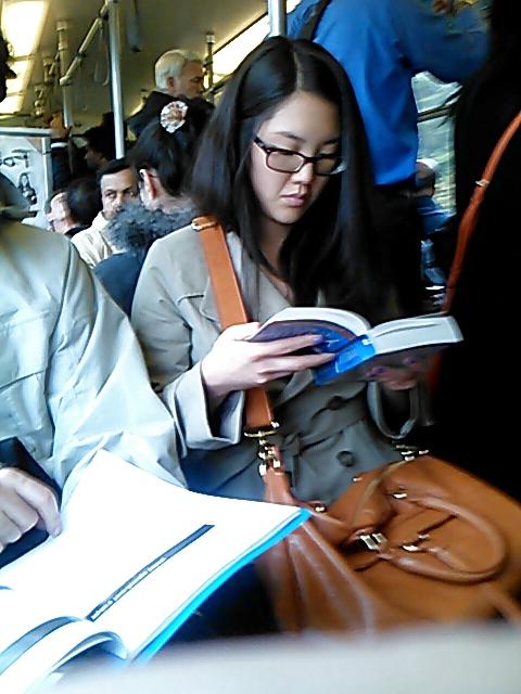 25P Voyeur Candid - More transit beauties