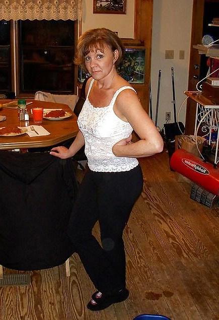 25P SHOW YOUR WIFE - LINDA