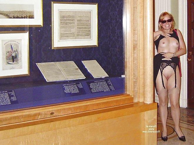 25P Les salopes (show pussy outdoor )
