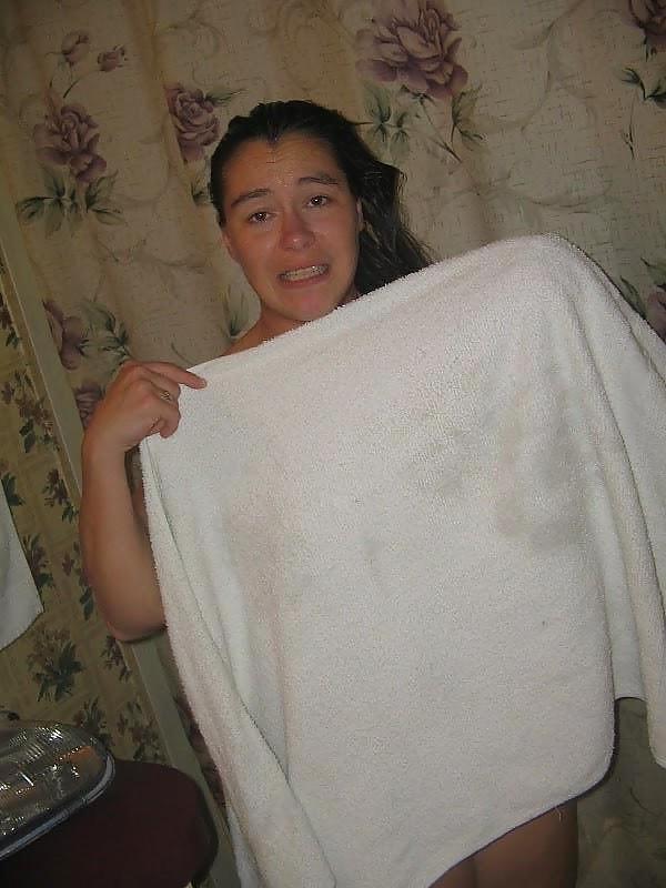 25P SHOW YOUR WIFE - HORNY HOUSEWIFE