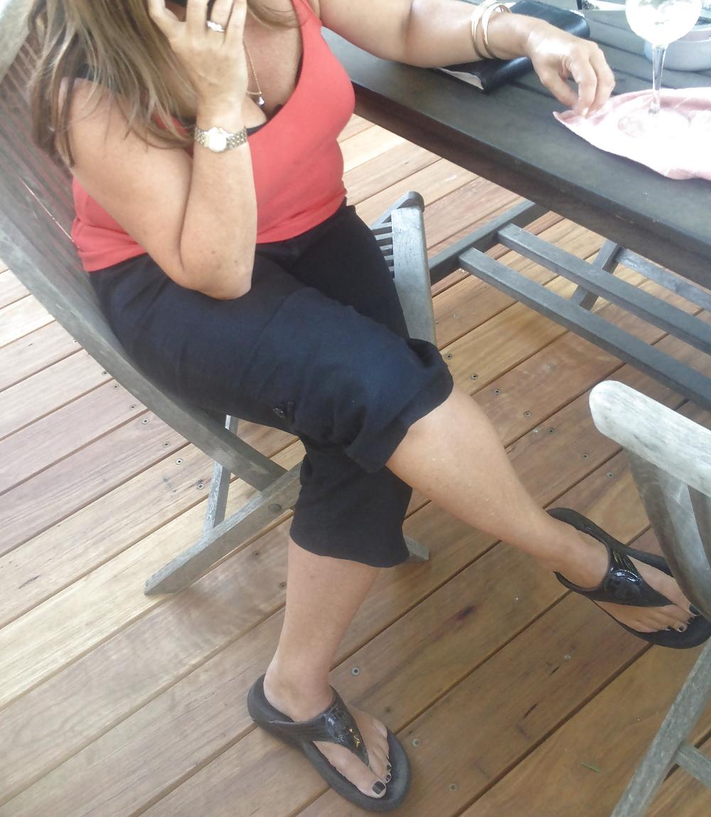 25P Cumming over Michelle's sexy feet again...
