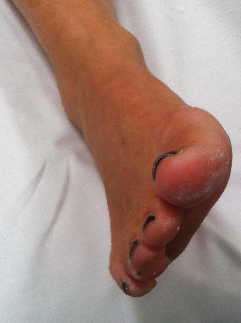 25P Cumming over Michelle's sexy feet again...
