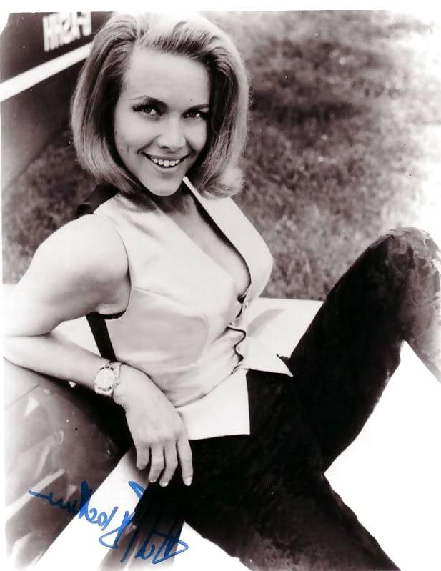 25P Let's Jerk Off Over ... Honor Blackman (AKA Pussy Galore)
