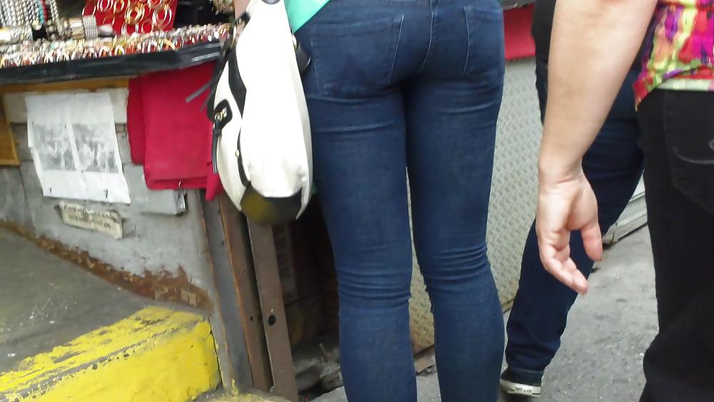 25P Nice butts & ass walking through the streets 