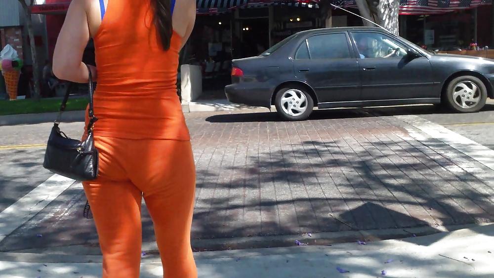 25P Nice butts & ass walking through the streets 