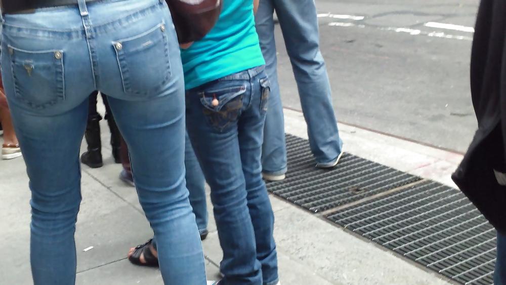 25P Nice butts & ass walking through the streets 