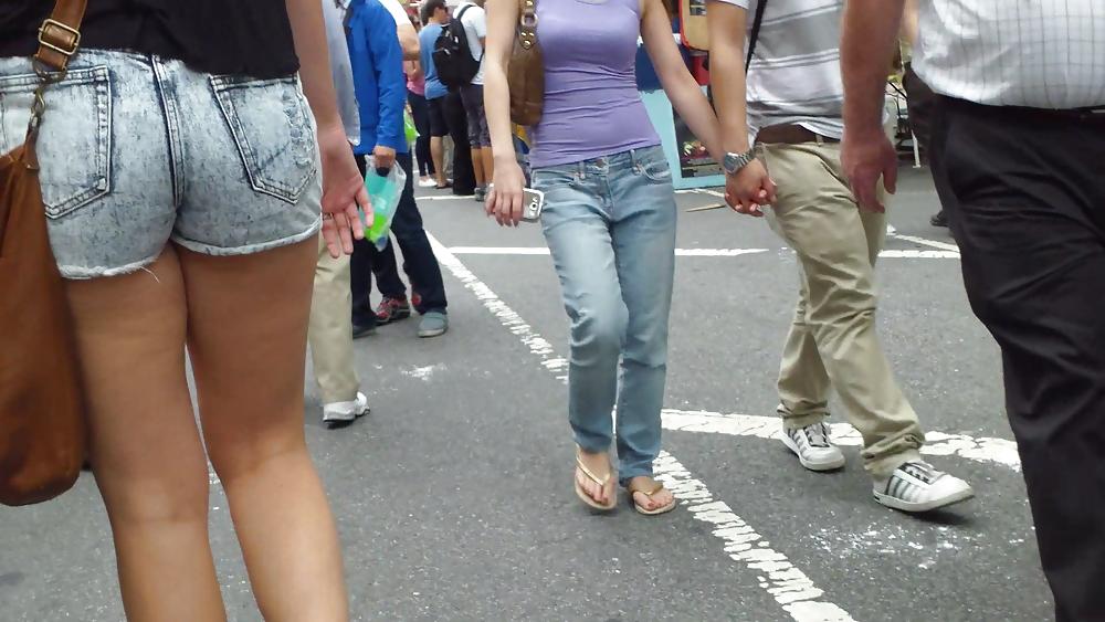 25P Nice butts & ass walking through the streets 