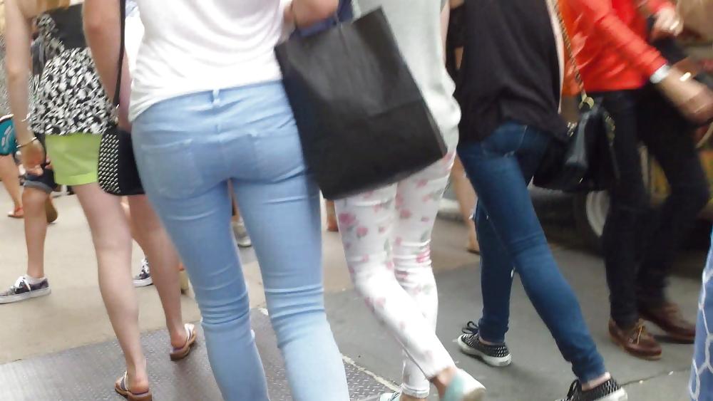 25P Nice butts & ass walking through the streets 