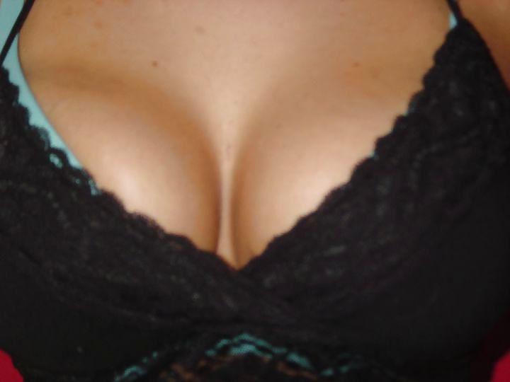 13P Cougar with huge fake tits