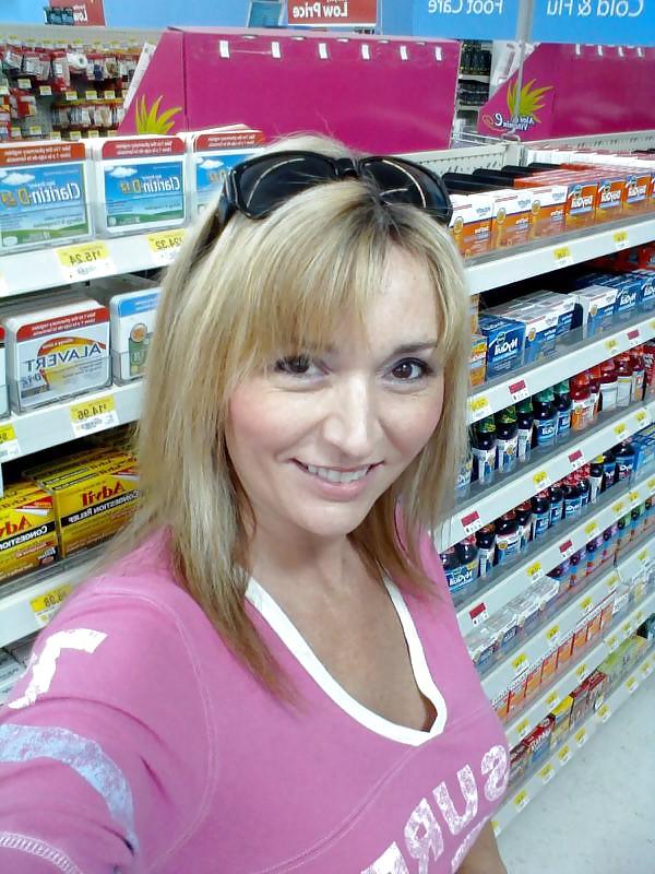 25P SHOW YOUR WIFE - PRESTON