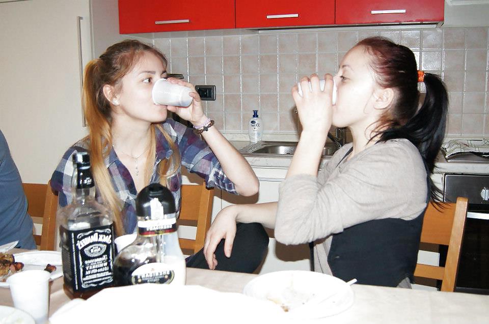 25P JUST FRIENDS OR LESBIAN?