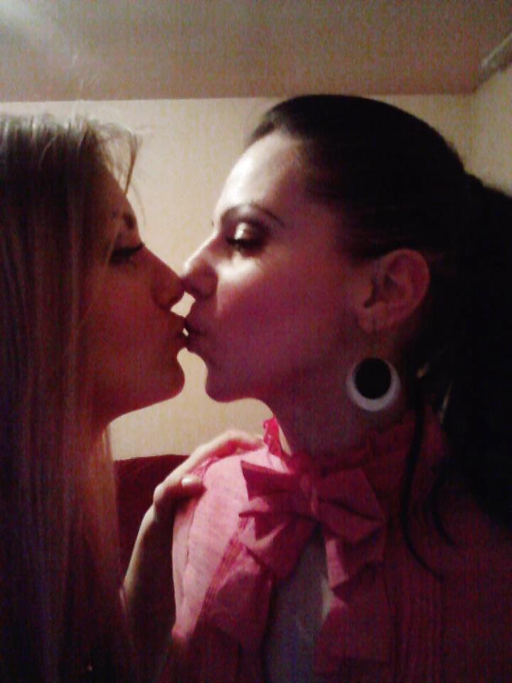 25P JUST FRIENDS OR LESBIAN?