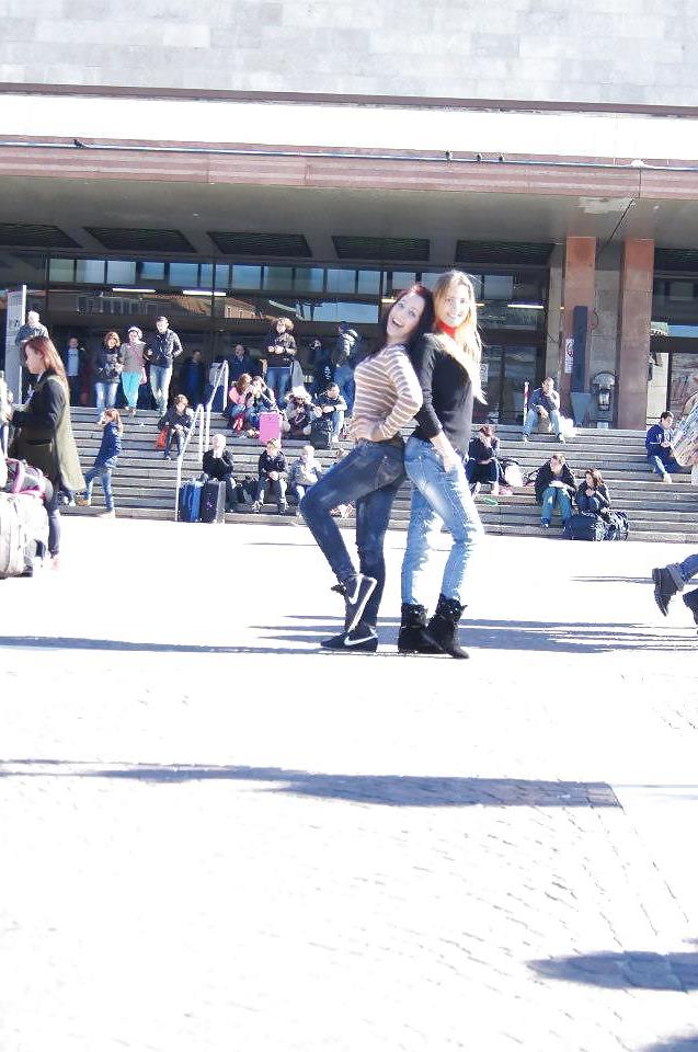 25P JUST FRIENDS OR LESBIAN?