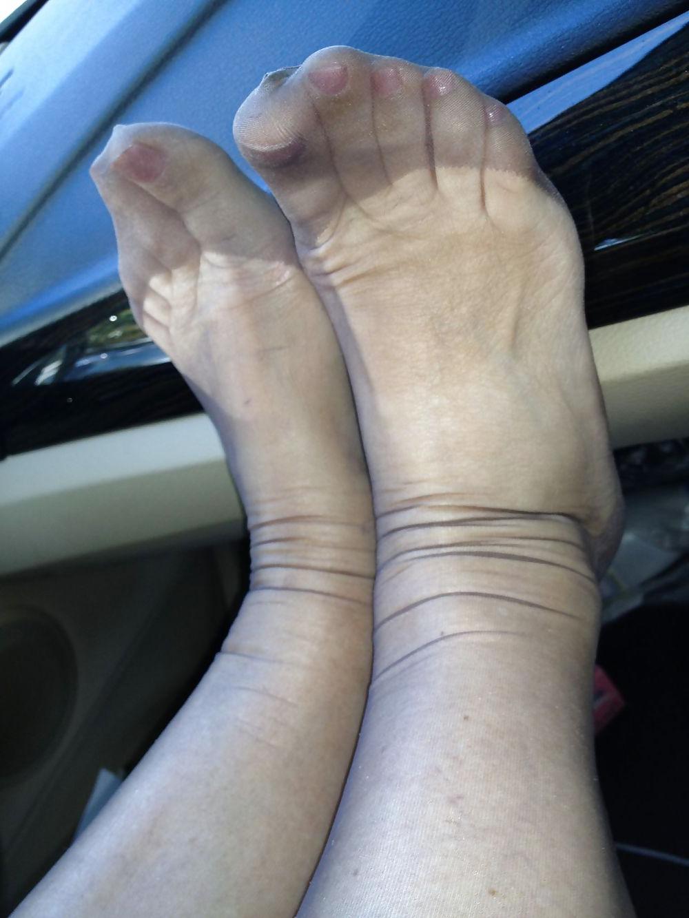 25P Incredibale hot mom in nylons