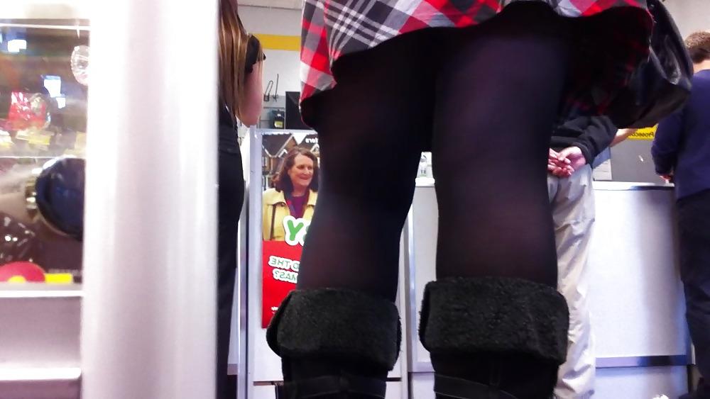 25P My Leg Voyeur Pics