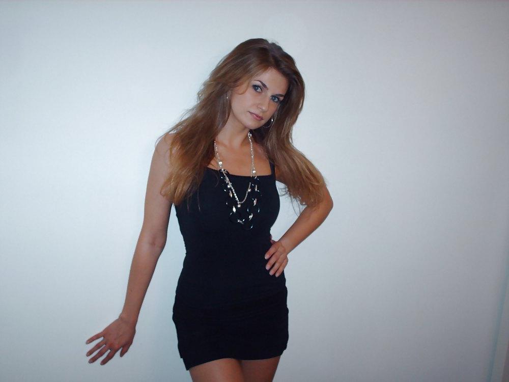 19P Amanda In Short Skirt # 2