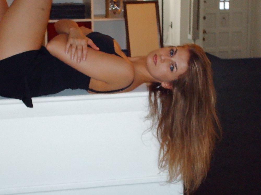 19P Amanda In Short Skirt # 2
