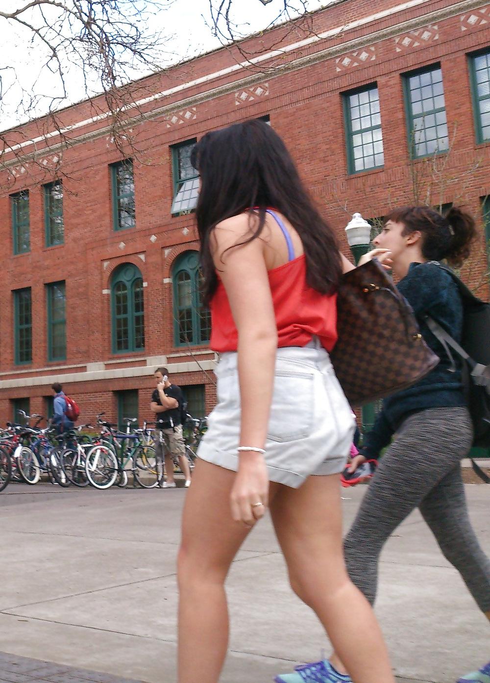 8P Street Girl With Nice Ass and Legs
